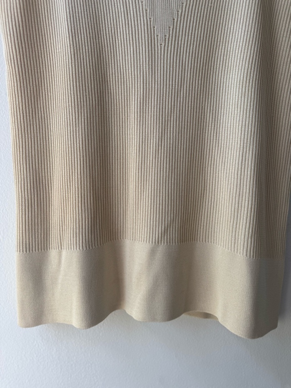 Barry Bricken Collection V-Neck Ribbed 100% Silk Tank - Picture 6 of 8